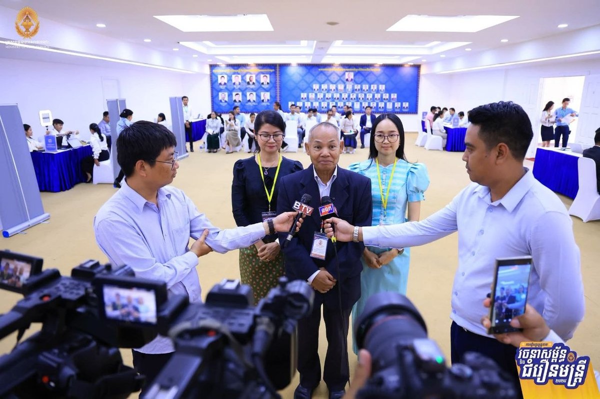 柬埔寨旅游部完成公务员普查 部长带头进行生物识别