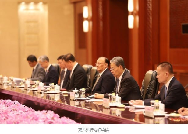 洪森在北京会见赵乐际 双方举行工作会谈