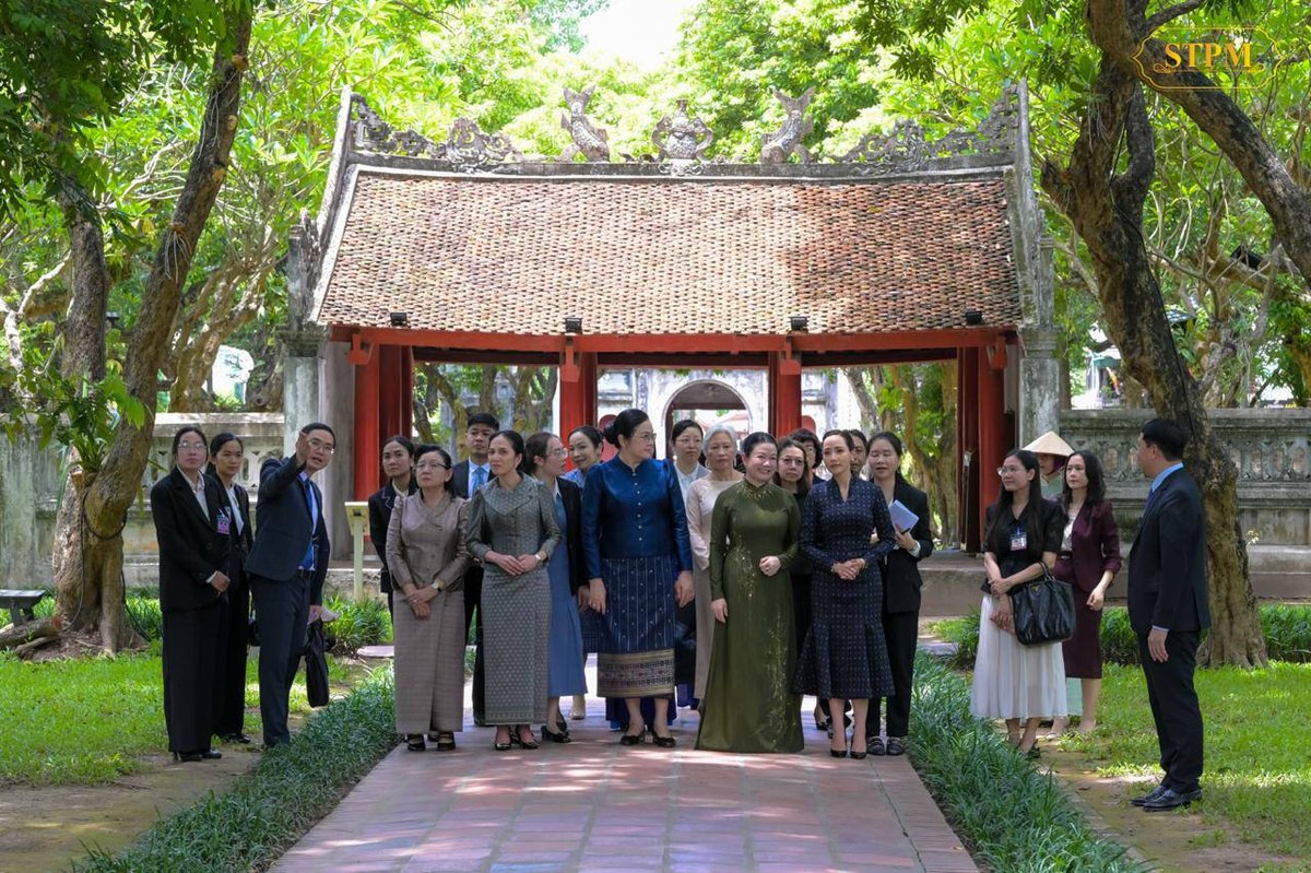 柬埔寨第一夫人碧占莫妮访问越南文庙 出席东盟配偶交流活动