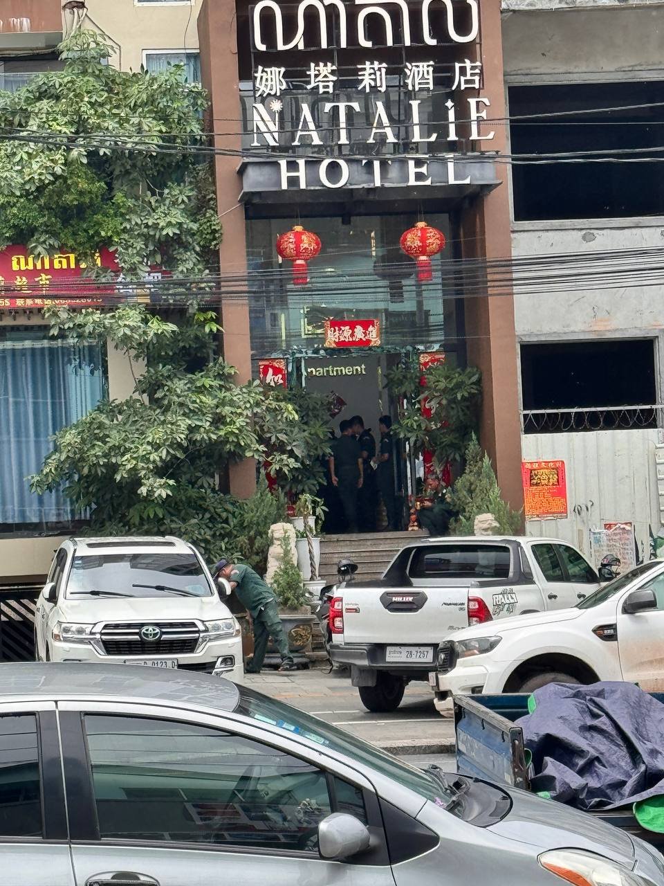 西港娜塔莉酒店遭宪兵突击搜查 多人被带走调查