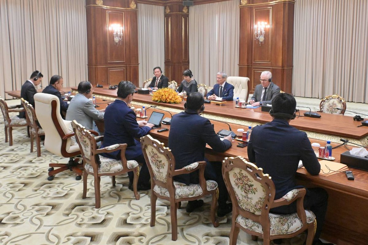 洪森在金边会见罗马尼亚总统特使 探讨双边合作