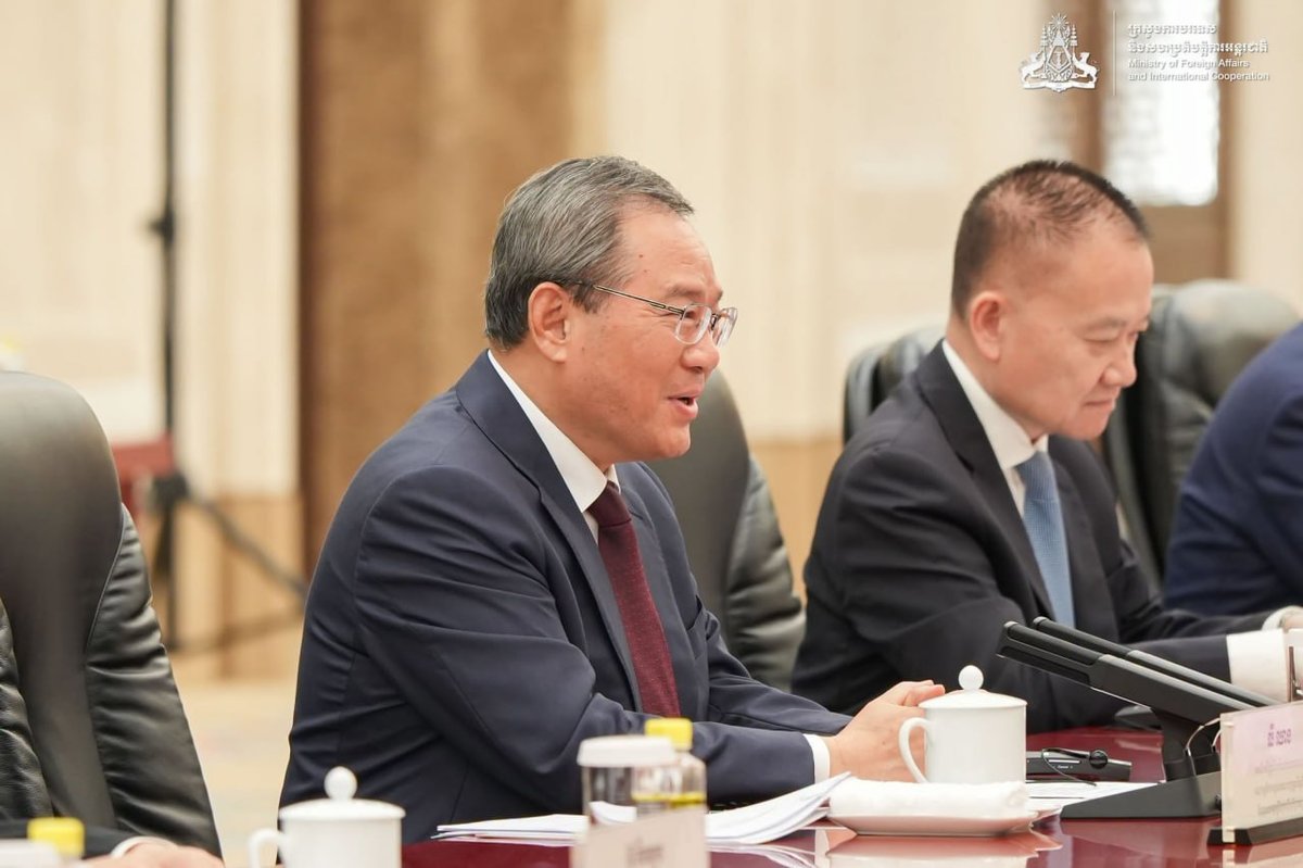 洪森在北京会晤中国总理李强 探讨中柬经贸合作深化