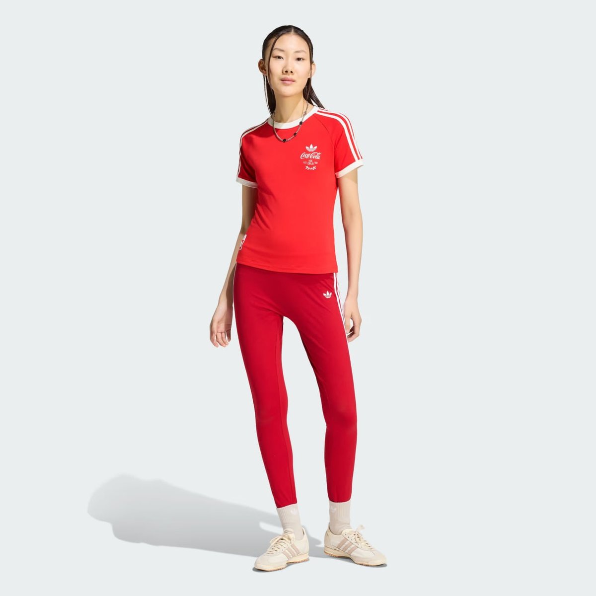 阿迪达斯与可口可乐联名系列新品上市