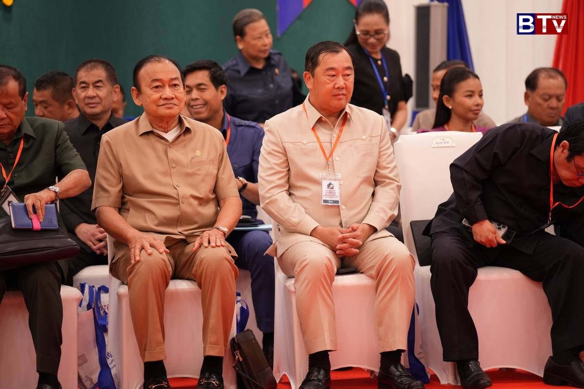 洪森赴磅通省视察 慰问当地政府官员及各部门代表