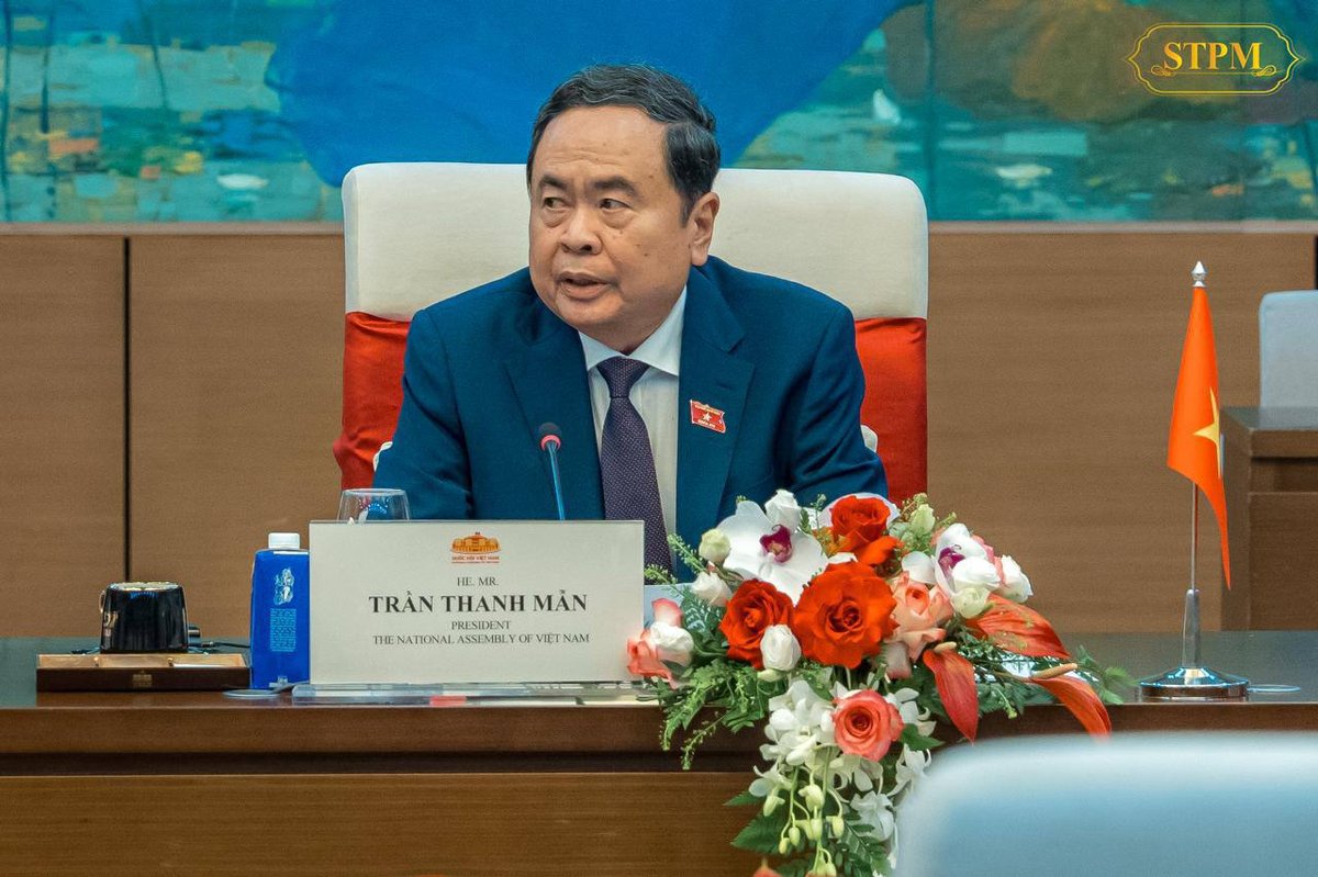洪玛奈总理访问越南 会见越南国会主席陈青敏