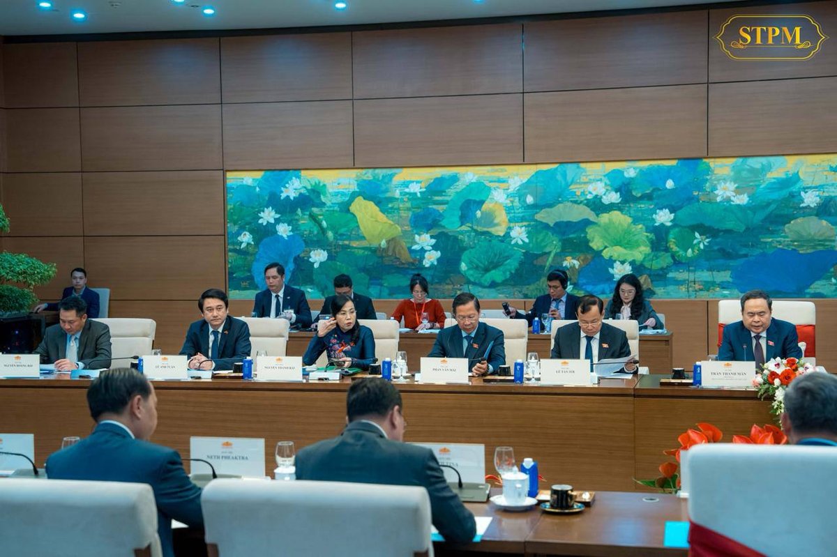 洪玛奈总理访问越南 会见越南国会主席陈青敏
