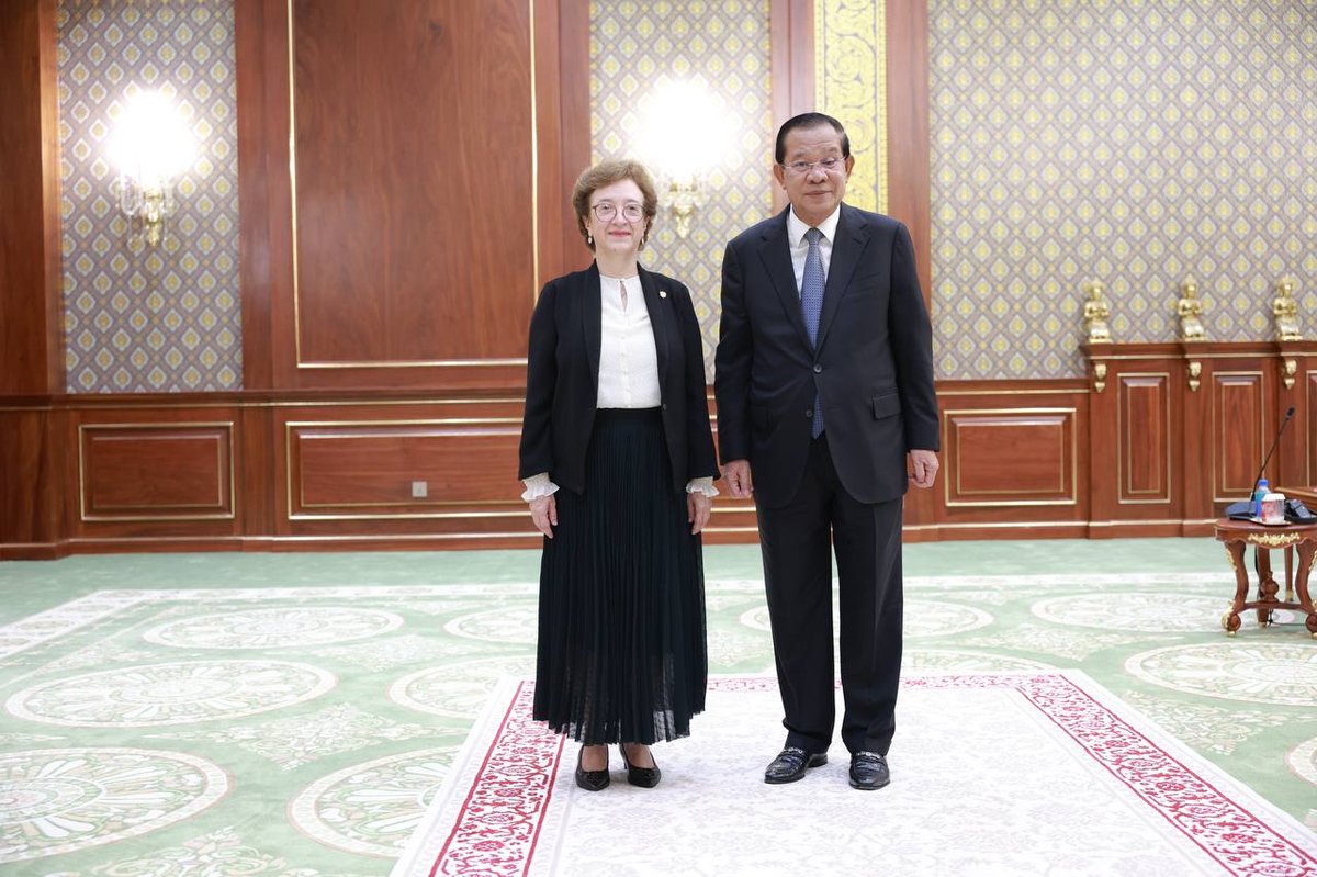 洪森代国家元首接见哥伦比亚新任大使 双方共商外交合作