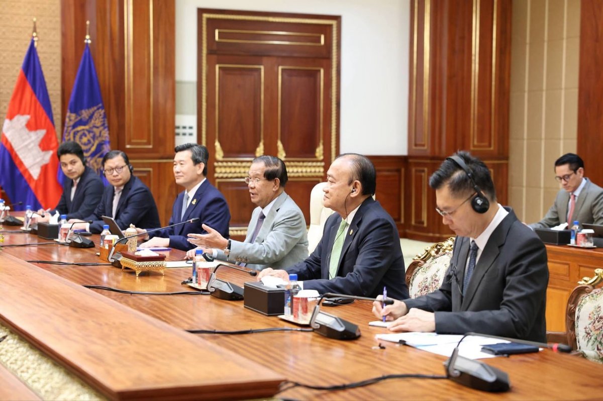洪森亲王会见罗马尼亚总统特使 探讨双边合作事宜