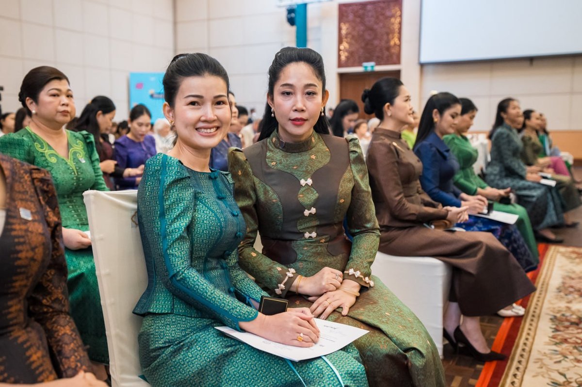莫尼列太后获颁CHAMPIONS AWARD 碧占莫妮任OB
