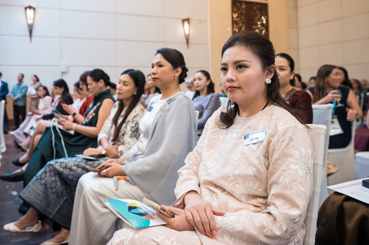 奥拉夫·贝登堡协会(OB-PS)举行颁奖典礼,柬埔寨太后诺罗