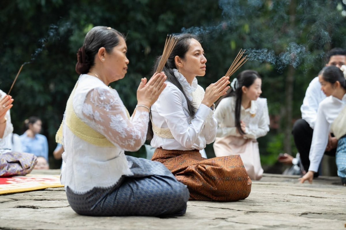 棉森婉与碧占莫妮共同祈福 祈愿国家和平繁荣