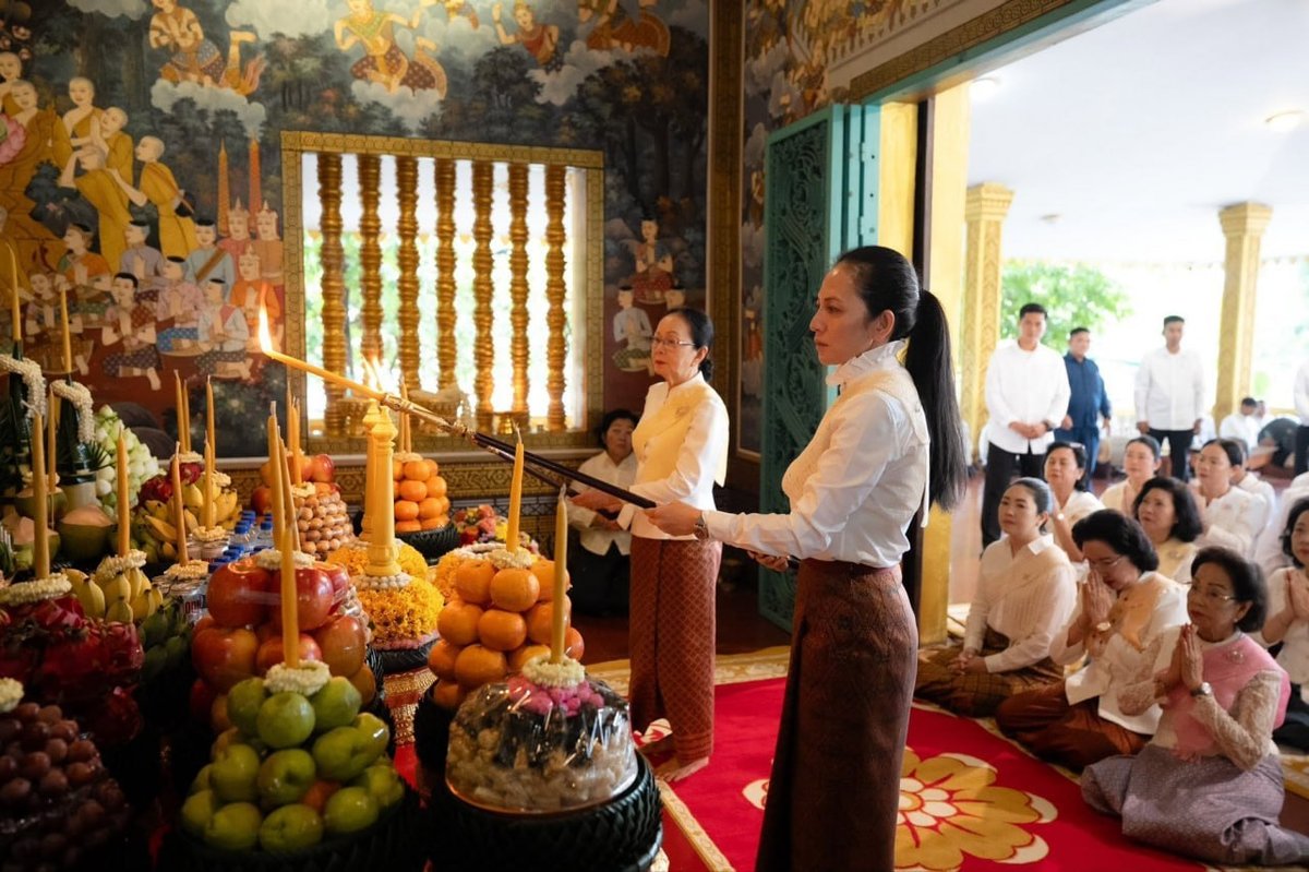 棉森婉与碧占莫妮共同祈福 祈愿国家和平繁荣
