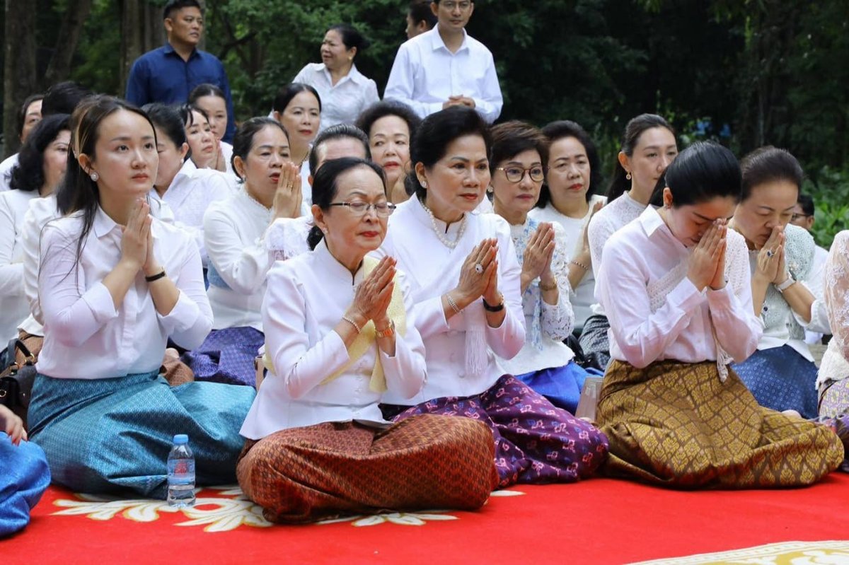 棉森婉与洪玛奈夫人出席国家祈福仪式 祈求和平