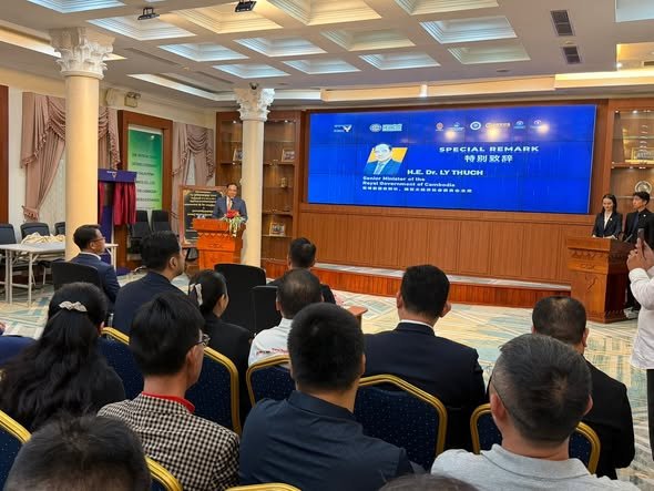 李杜称洪玛奈领导下柬埔寨投资环境稳定透明