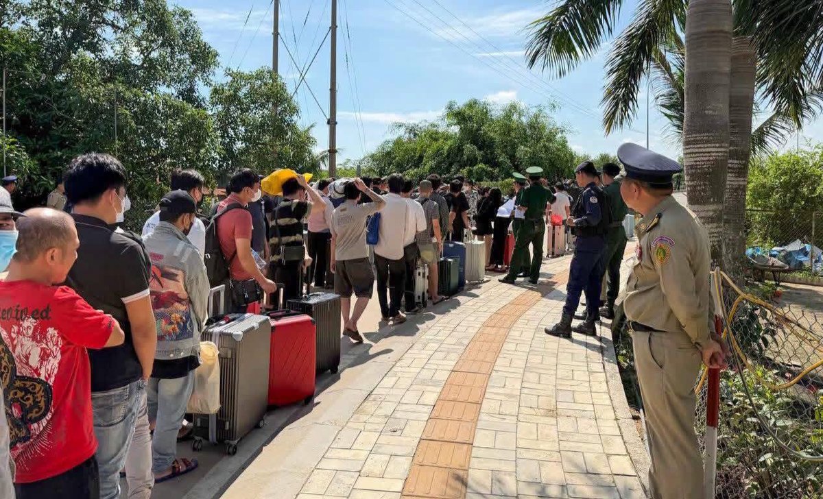 98名越南籍涉案人员因网络诈骗被柬埔寨遣返