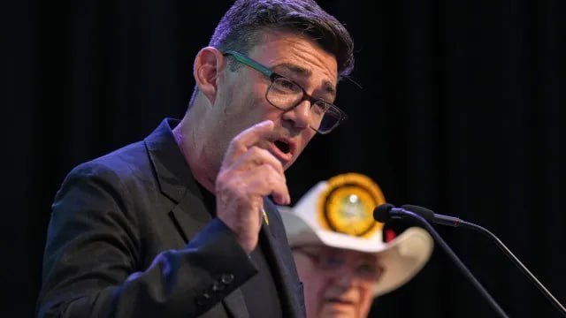 特朗普称英国首相斯塔默或于周一辞职 局势引发关注