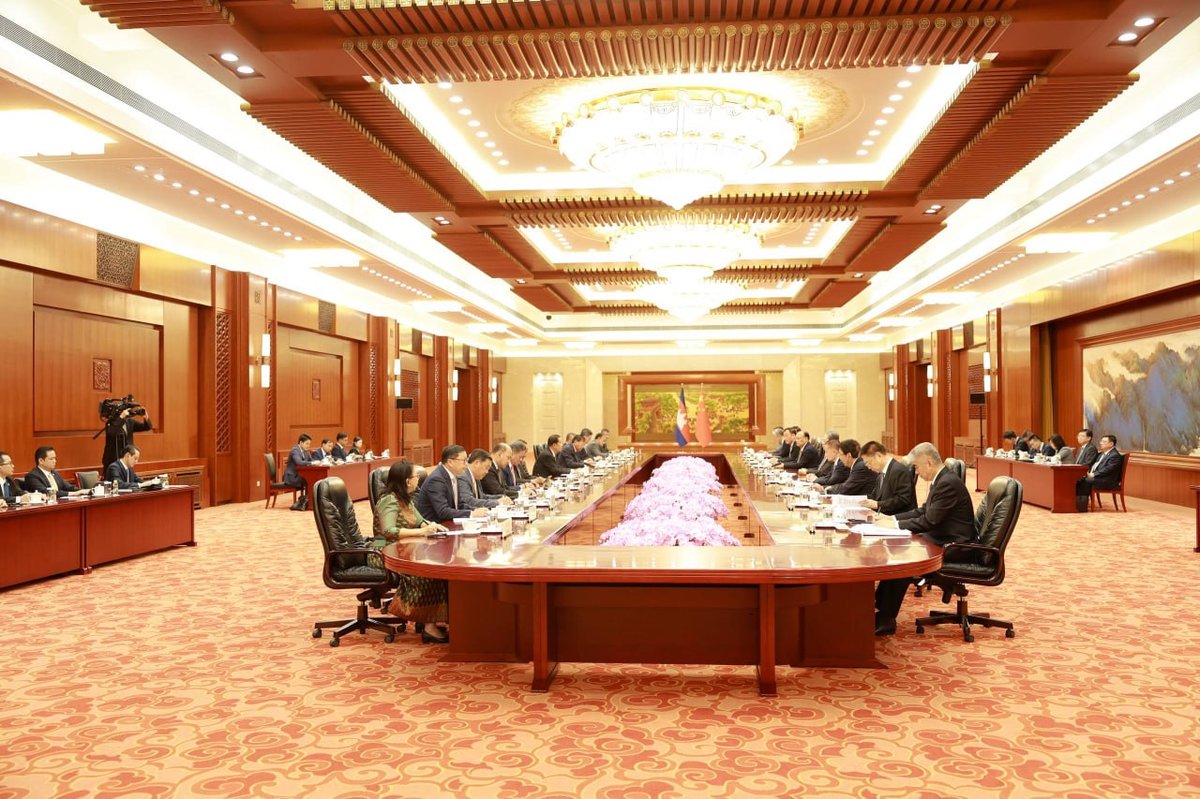 洪森在北京会见赵乐际 探讨中柬立法机构合作