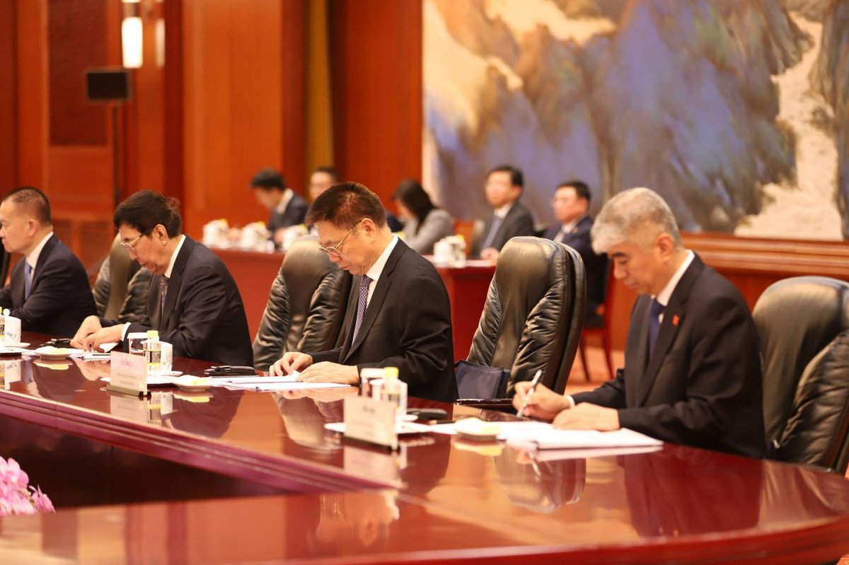 洪森在北京会见赵乐际 探讨中柬立法机构合作