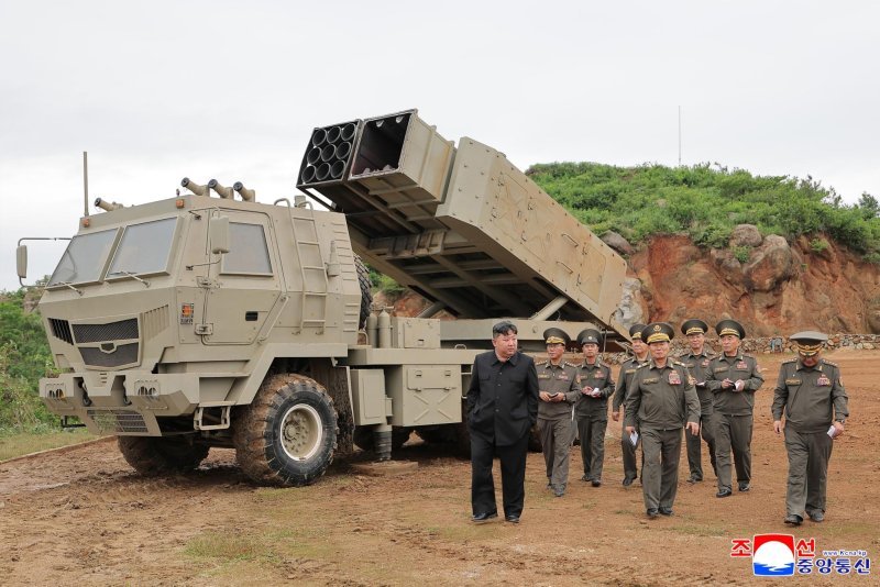 朝鲜领导人视察新型武器测试 针对性指向韩国
