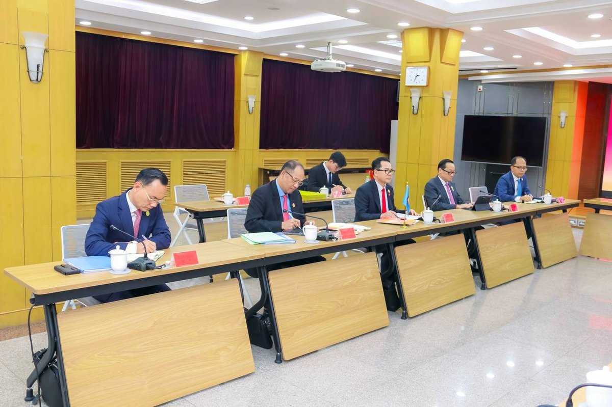 柬中青年组织签署合作备忘录 深化人才培养交流