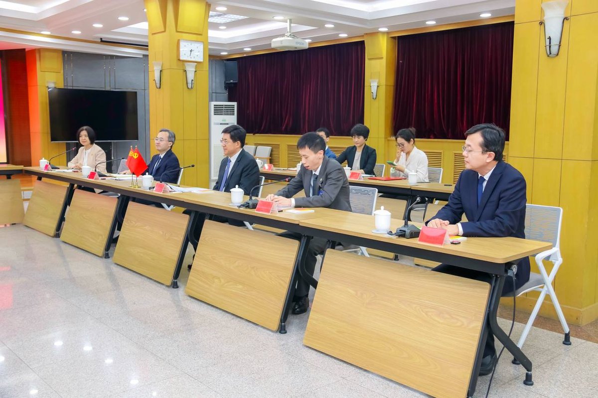 柬中青年组织签署合作备忘录 深化人才培养交流