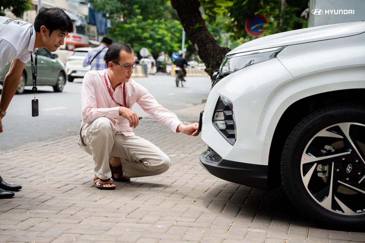 现代汽车CUSTIN车型交付仪式 客户获赠新车