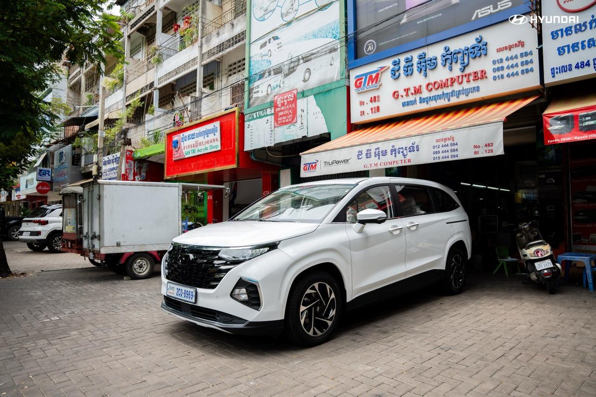 现代汽车CUSTIN车型交付仪式 客户获赠新车