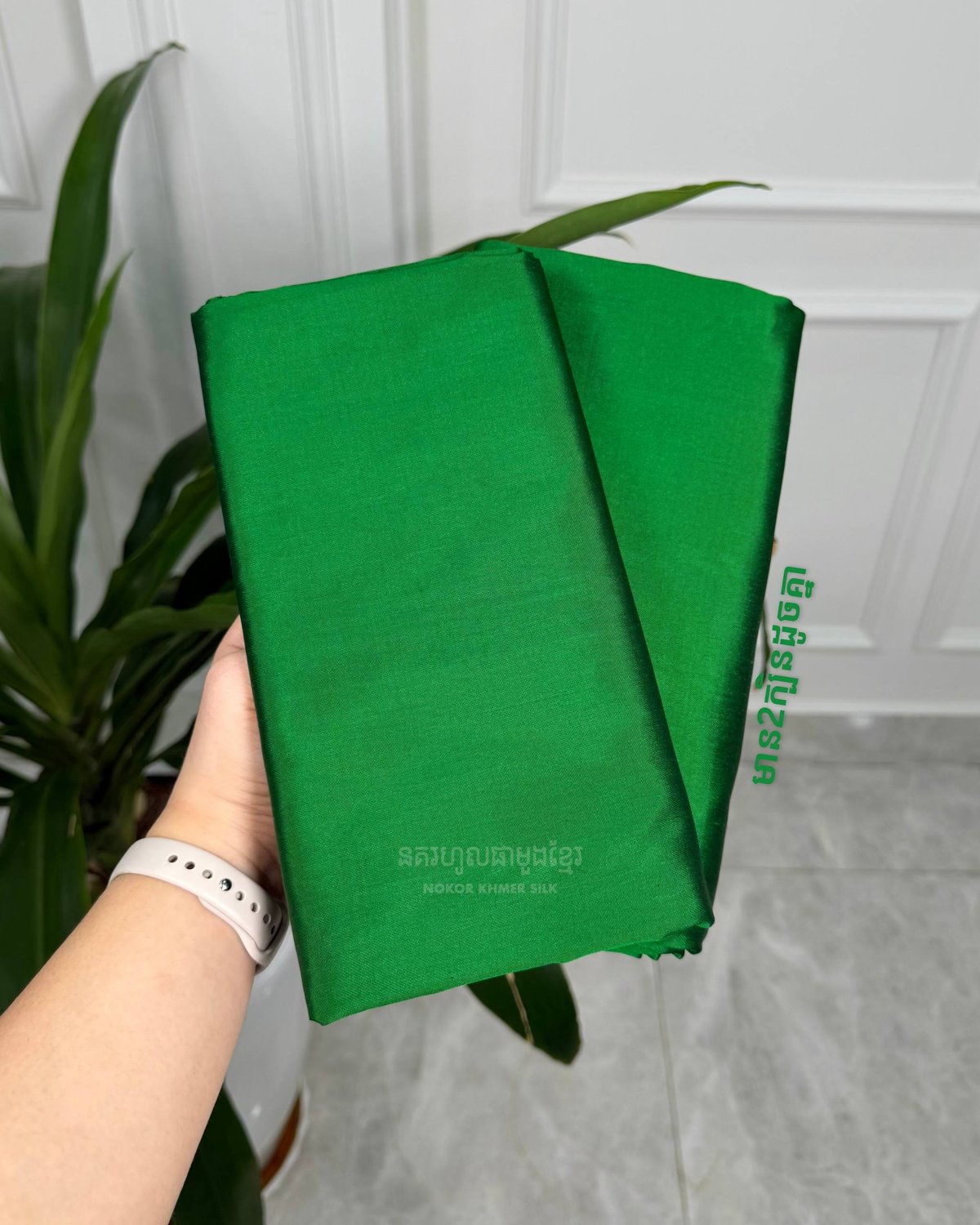 Plain Khmer Silk推出100%纯手工编织丝绸,