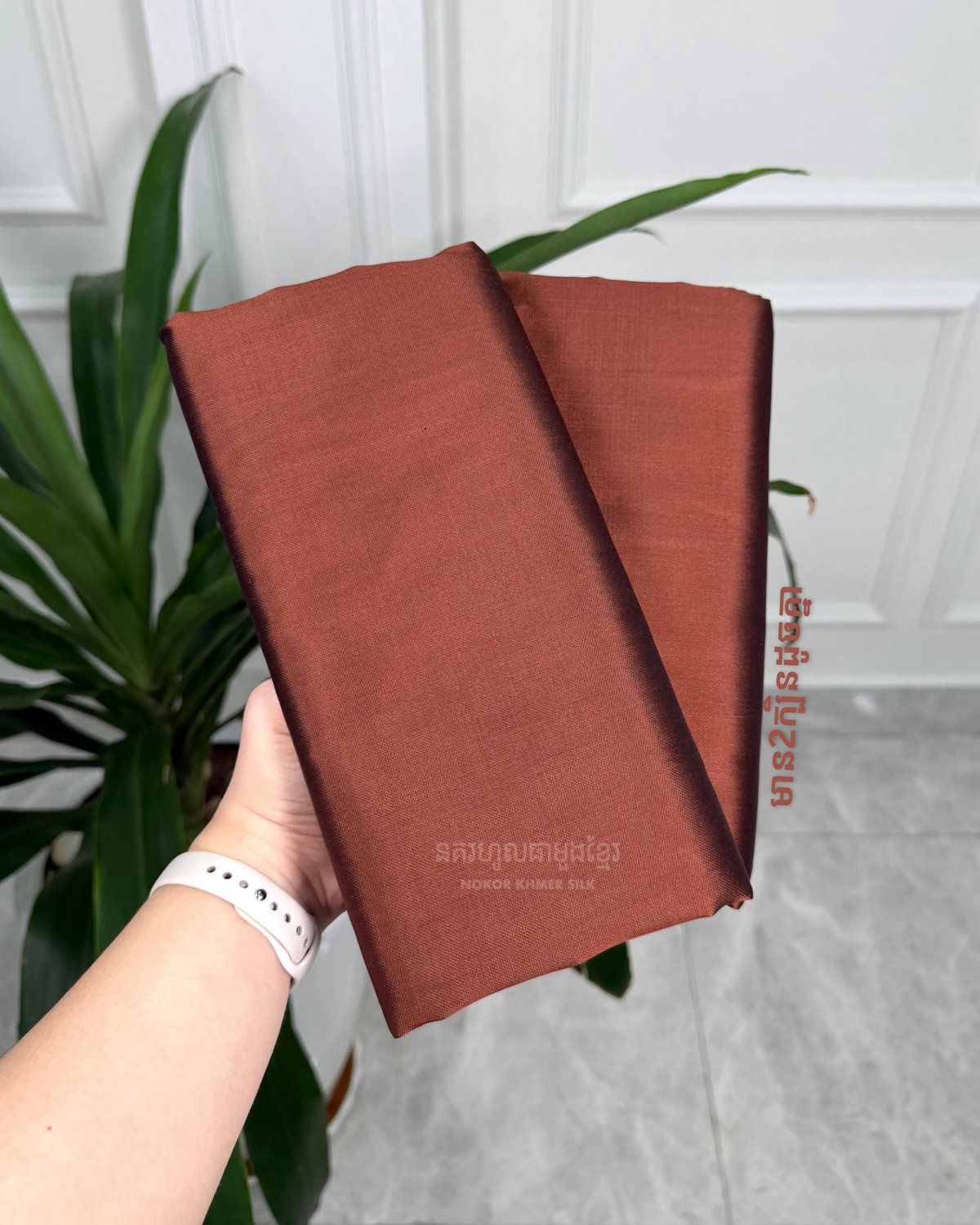 Plain Khmer Silk推出100%纯手工编织丝绸,