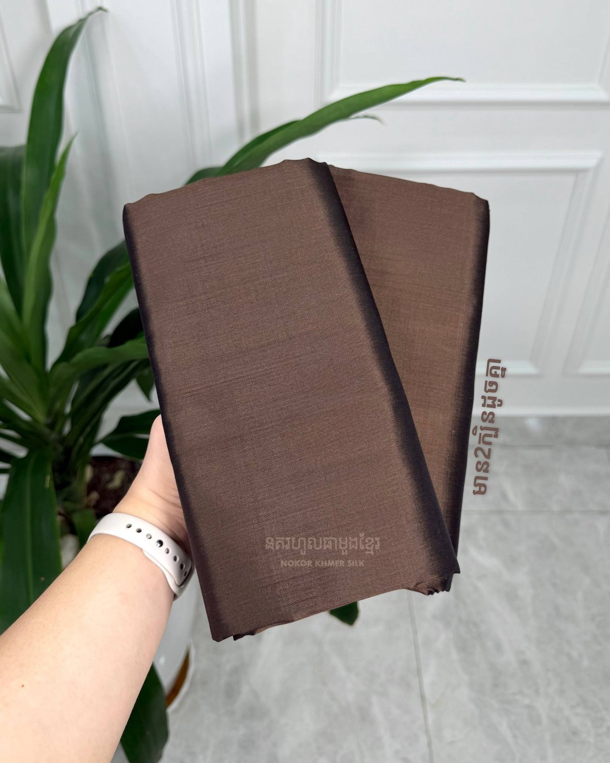 Plain Khmer Silk推出100%纯手工编织丝绸,