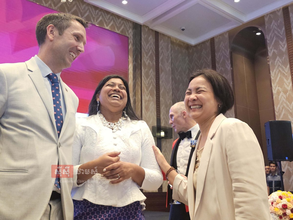 英国驻柬埔寨大使馆举办英王诞辰庆典 多位高官出席