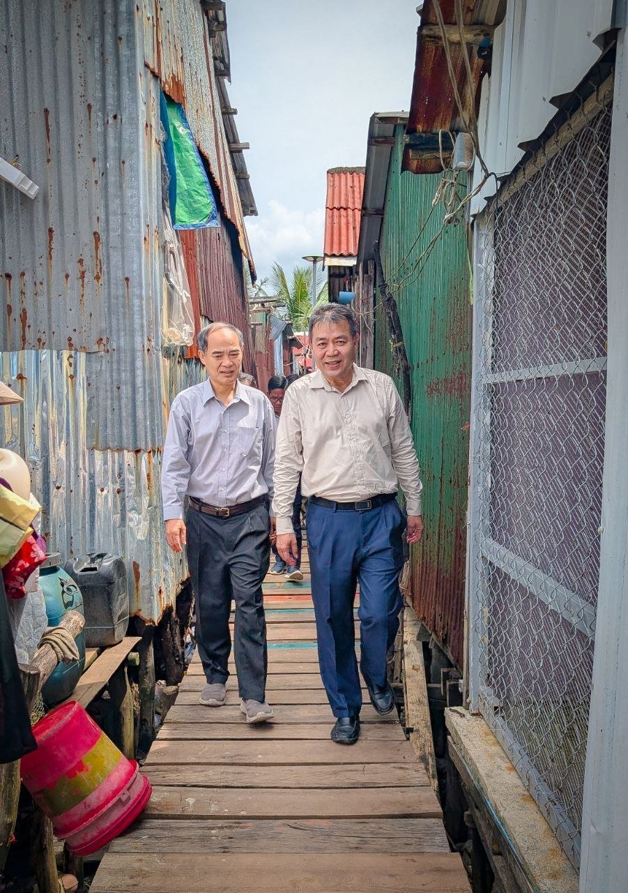国土规划部在西港开展民生项目 捐赠太阳能路灯及修缮桥梁