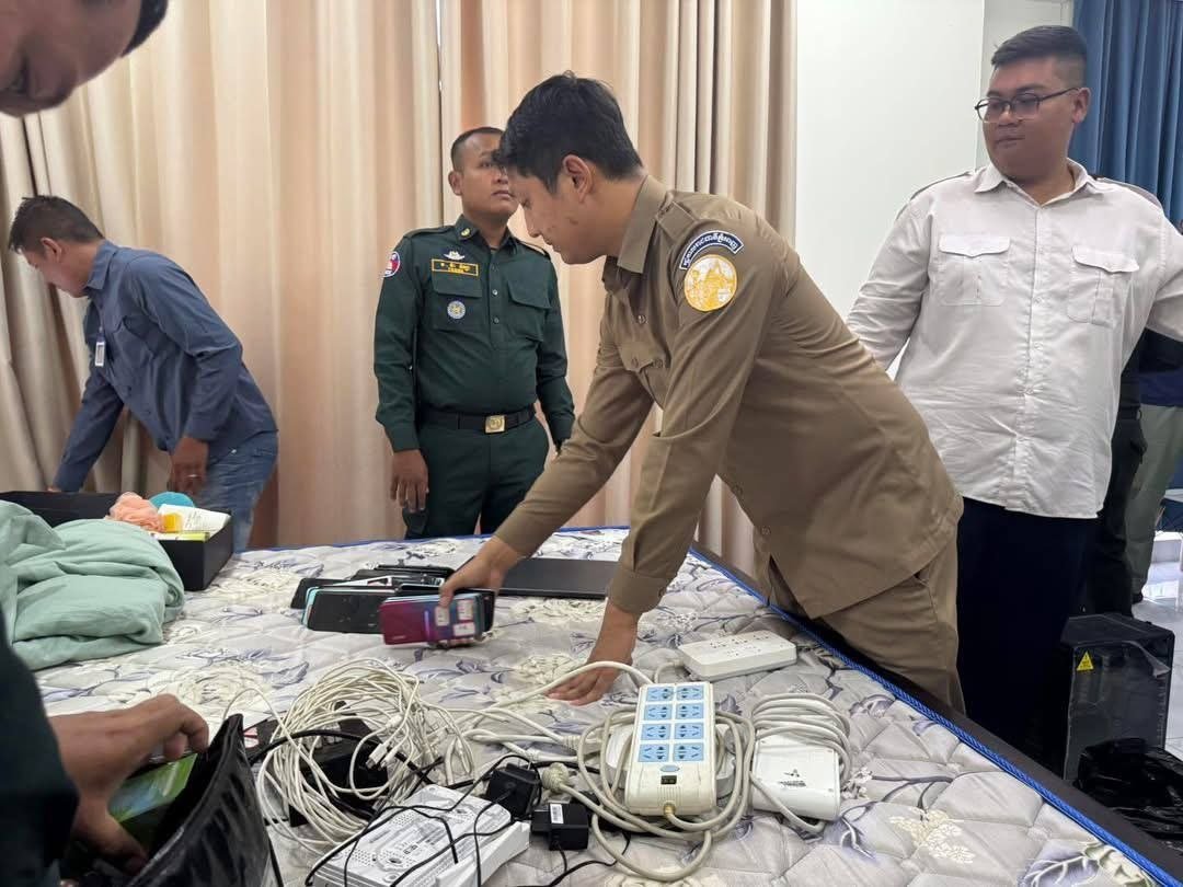 金边森速区警方突袭两地点 查获14名非法居留中国人