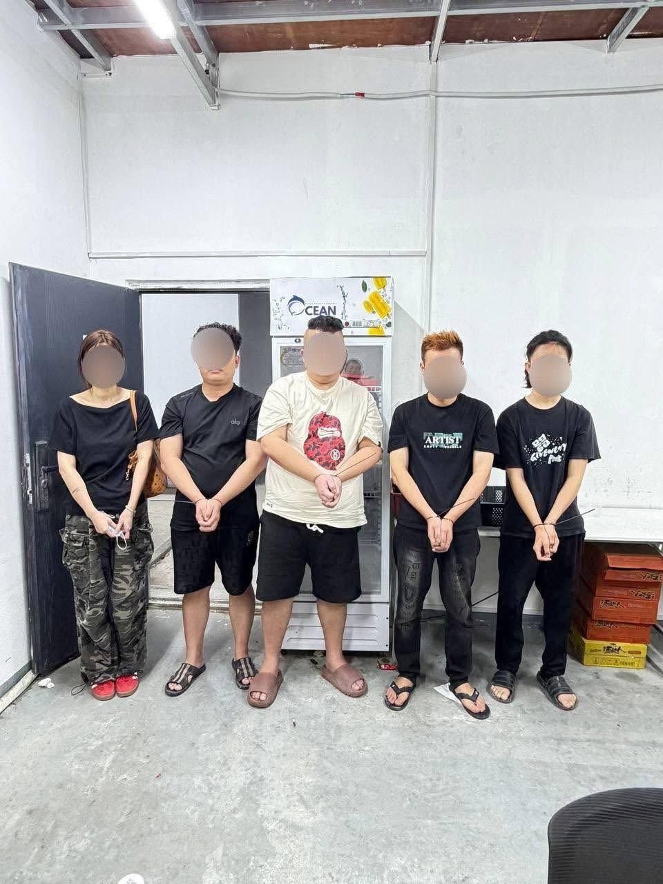 西港仓库藏电诈窝点 36名中国人被捕 查获电脑58台