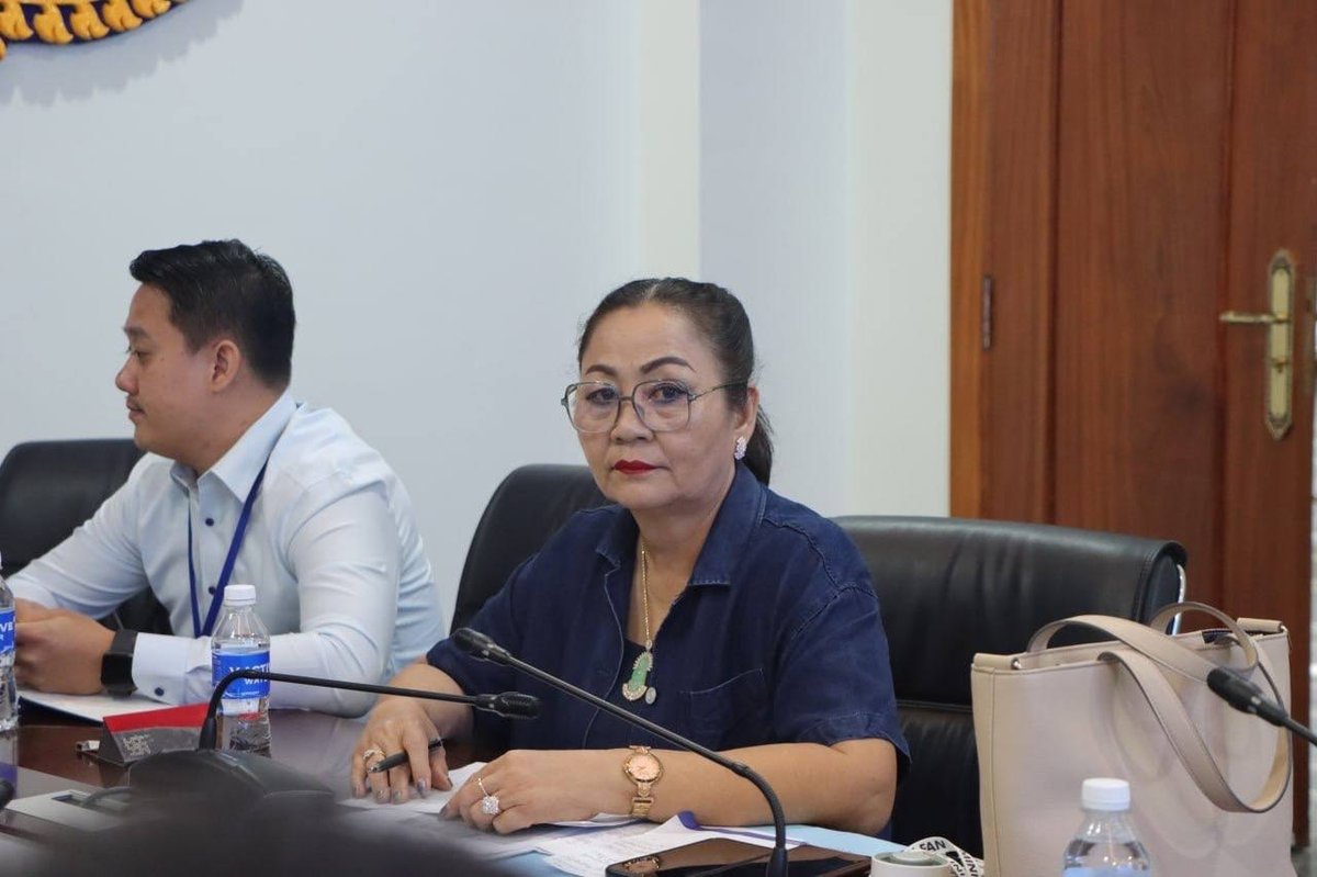 国土规划与建设部向购房者移交20份土地产权证