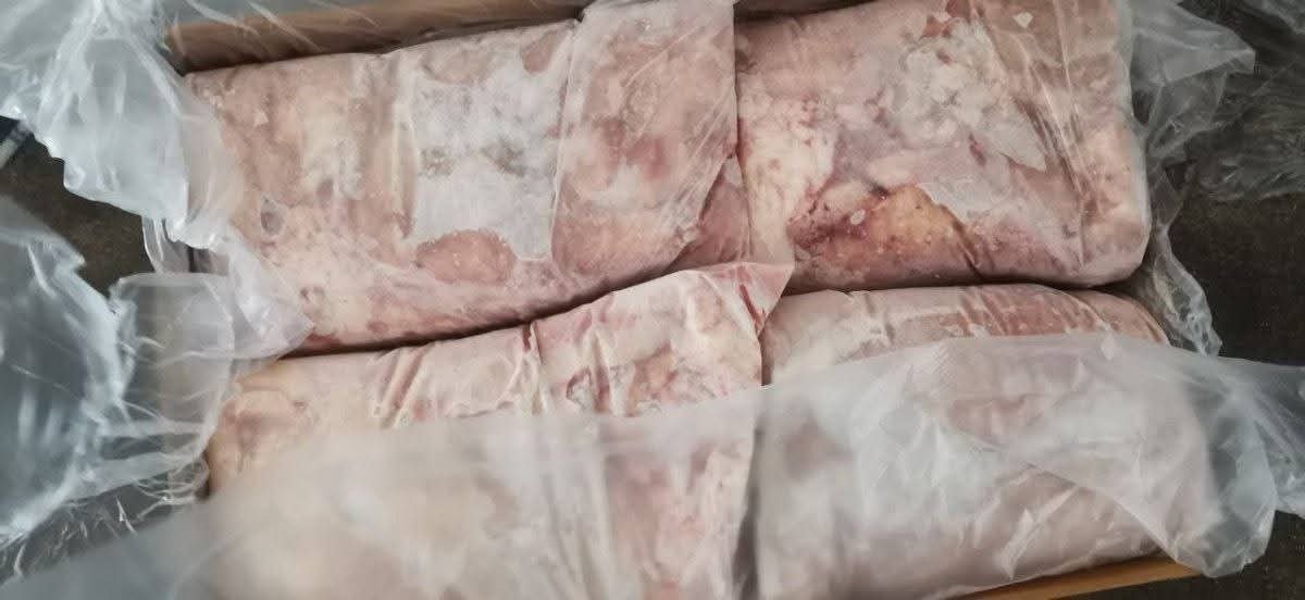 森速区一大型冷冻肉仓库遭突击检查 涉案肉类数百吨