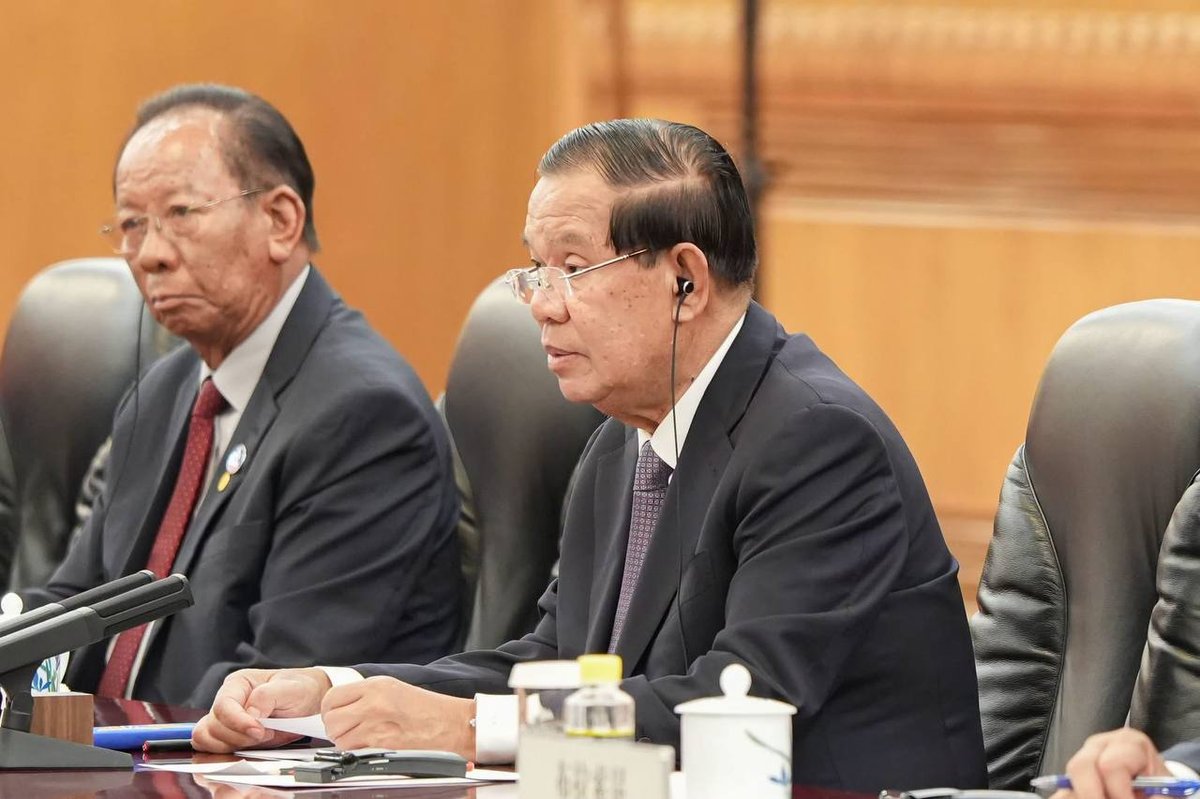洪森在北京会见习近平 双方举行双边工作会谈