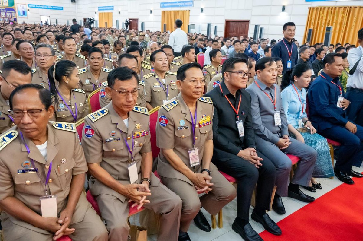 洪森指示地方当局加强对前线军人家属的关怀与保障
