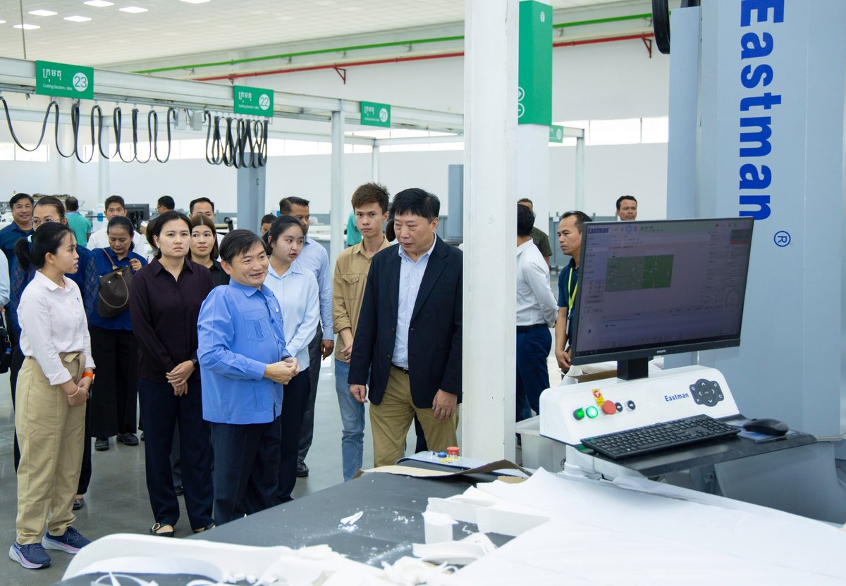 劳工部部长走访磅清扬省新奇服装厂 强调劳资和谐
