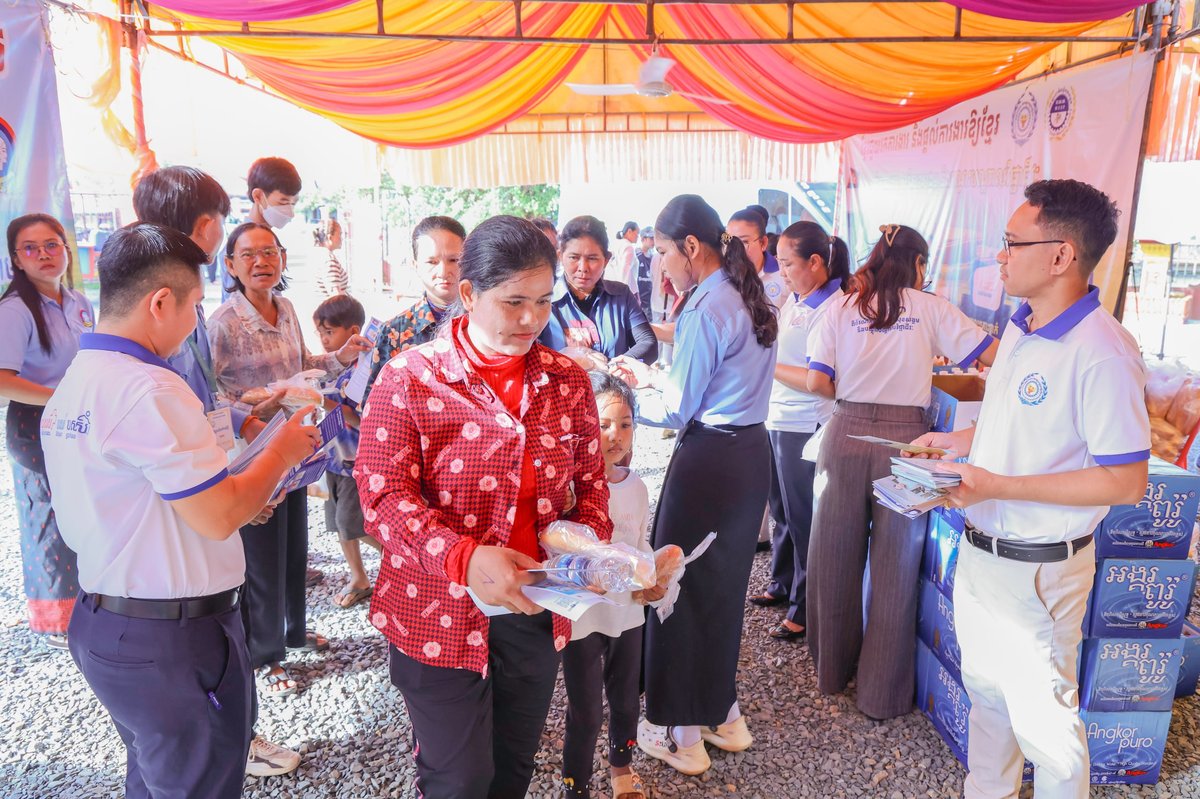 劳工部在暹粒省芝克楞县举办“高棉帮高棉”招聘会,现场提供35