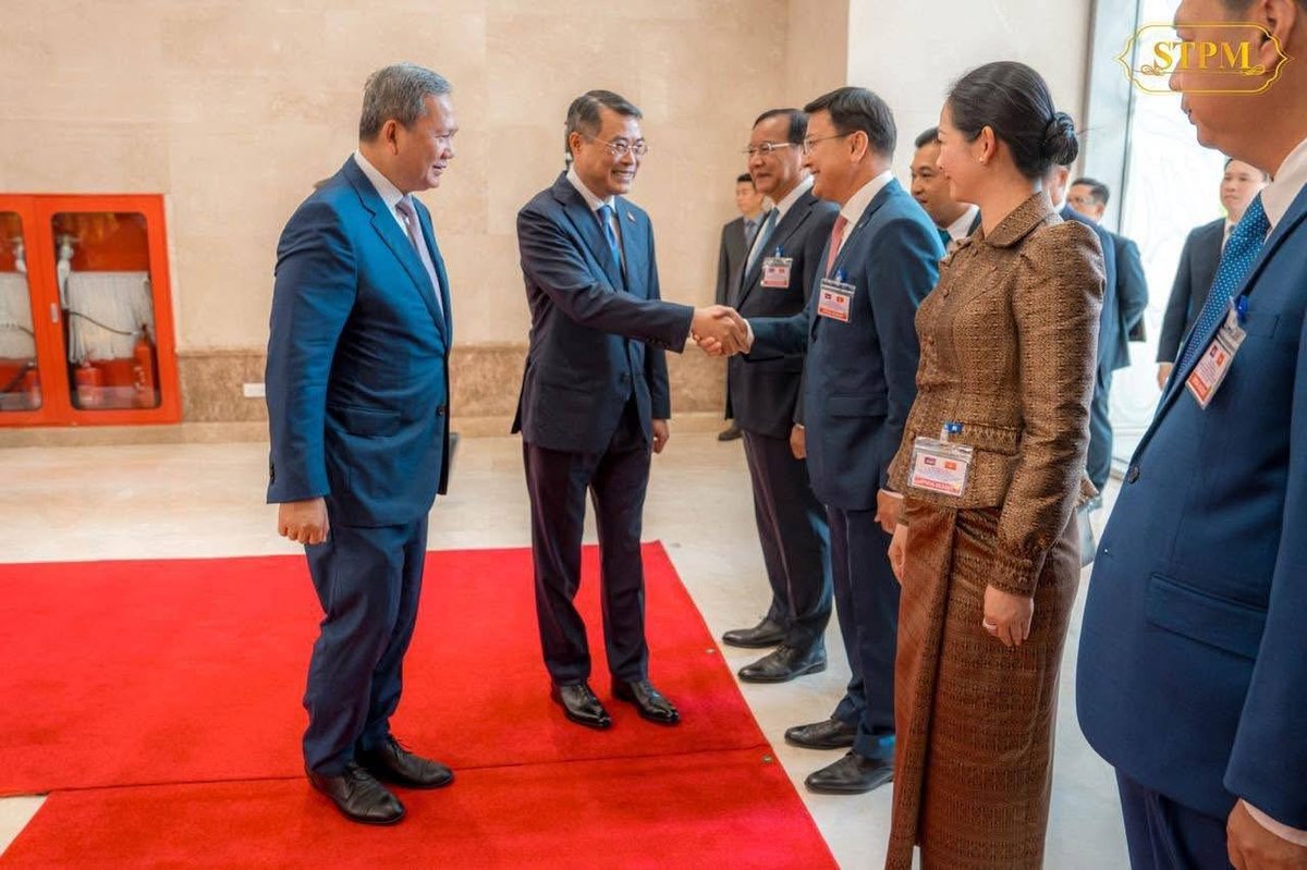 洪玛奈总理抵达越南访问 获黎明兴总理正式欢迎