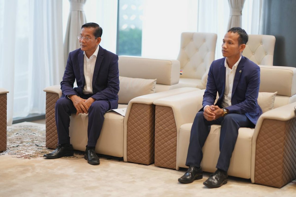 首批俄罗斯游客包机抵达暹粒 旅游部官员现场接机