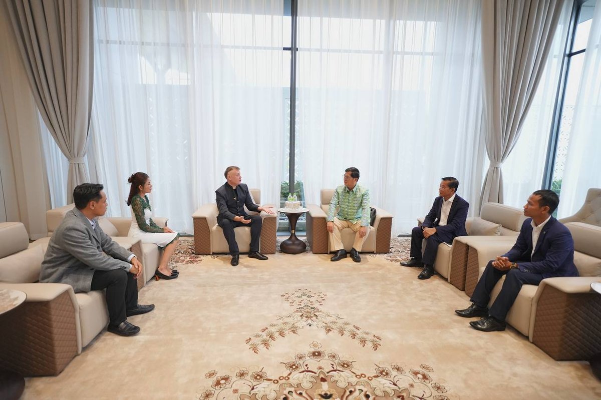首批俄罗斯游客包机抵达暹粒 旅游部官员现场接机