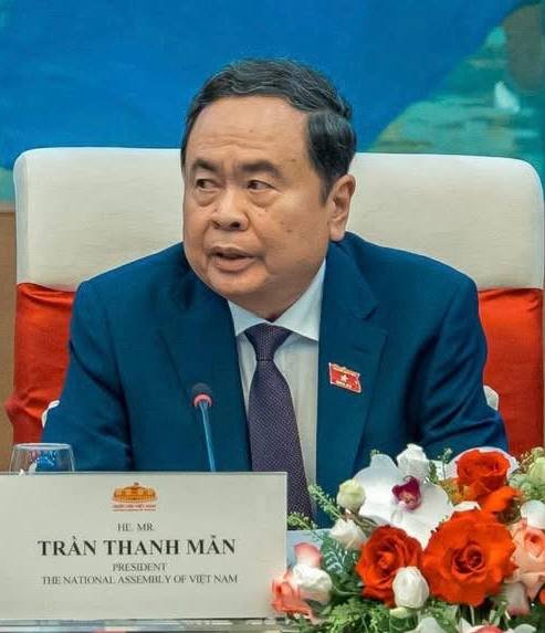 洪玛奈访问越南会见陈青敏 旅游部长胡哈随行