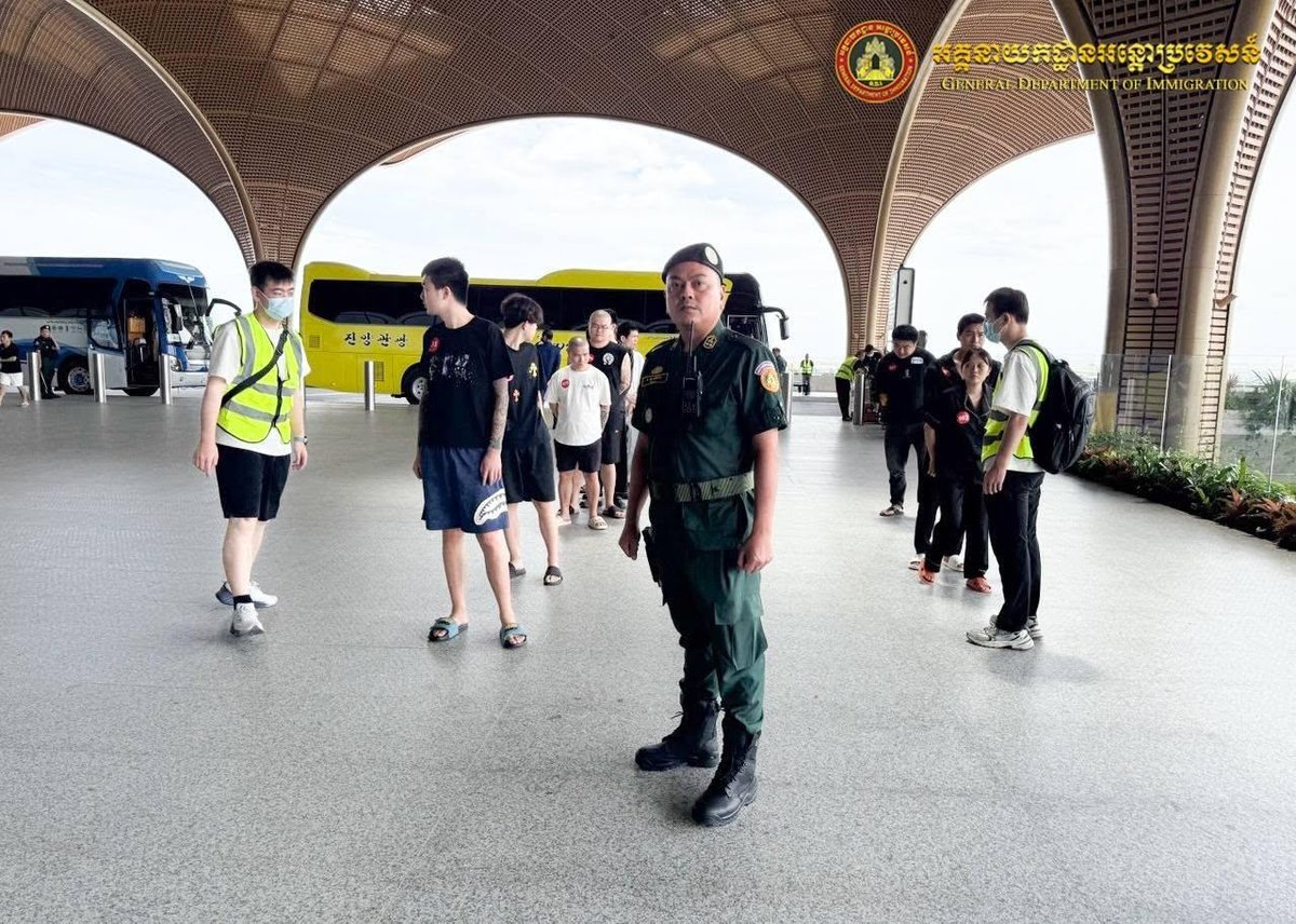 柬埔寨遣返156名涉网诈中国籍嫌犯 专机从德崇国际机场起飞