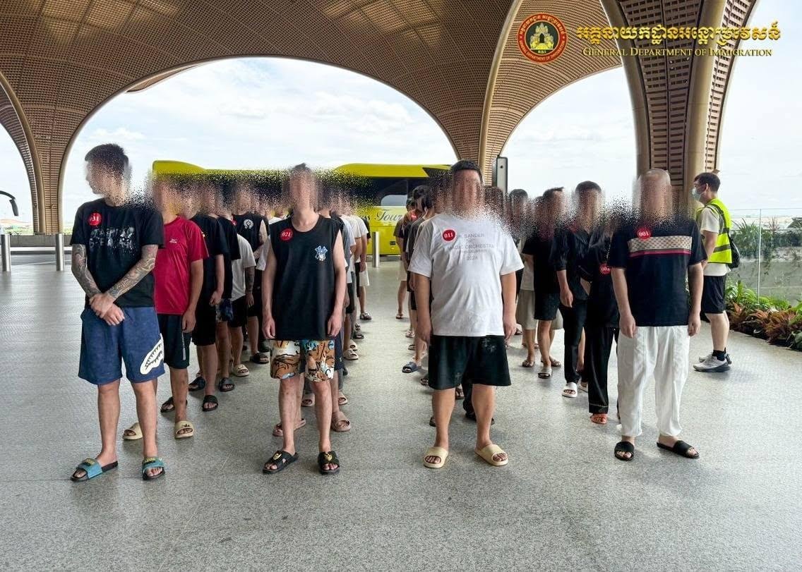 柬埔寨遣返156名涉网诈中国籍嫌犯 专机从德崇国际机场起飞