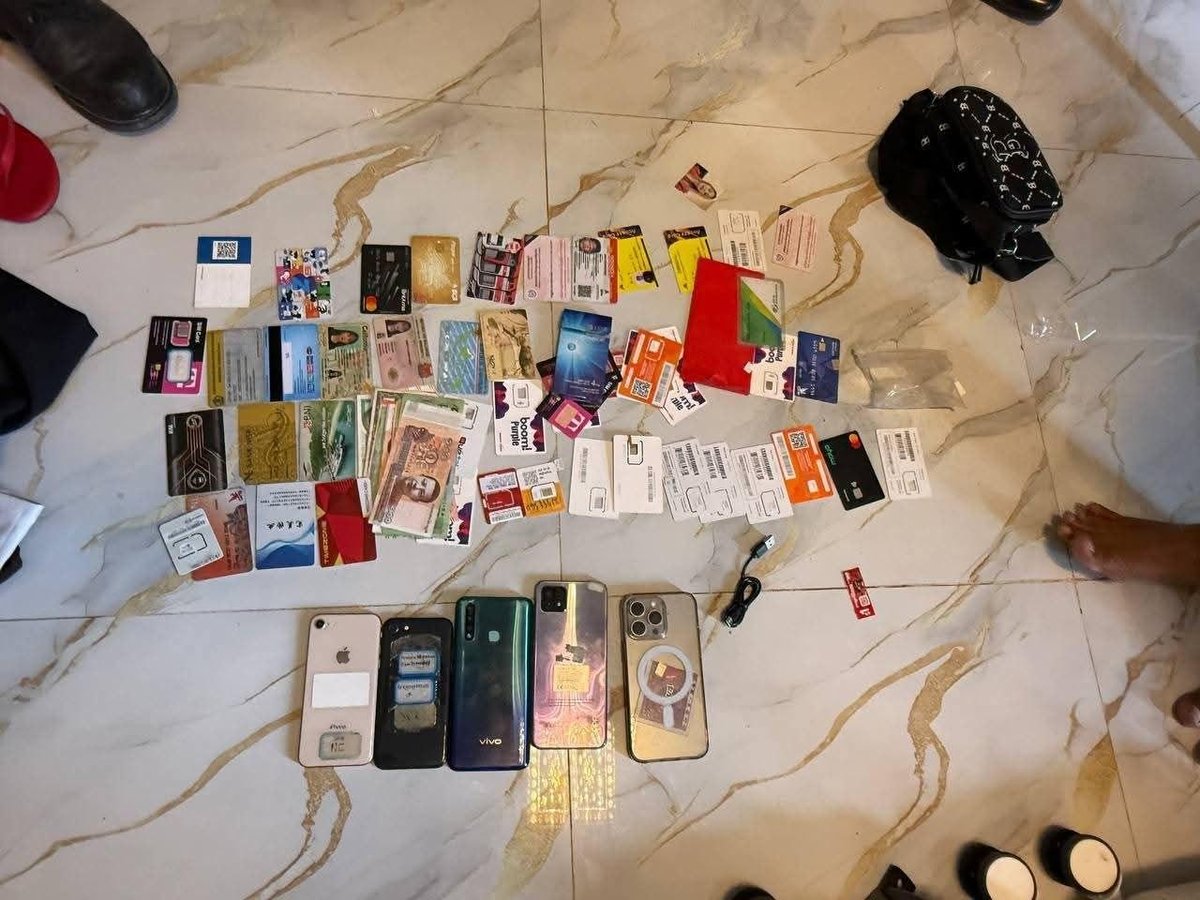 柴桢省巴域市突袭电诈窝点 抓获21名外籍嫌犯