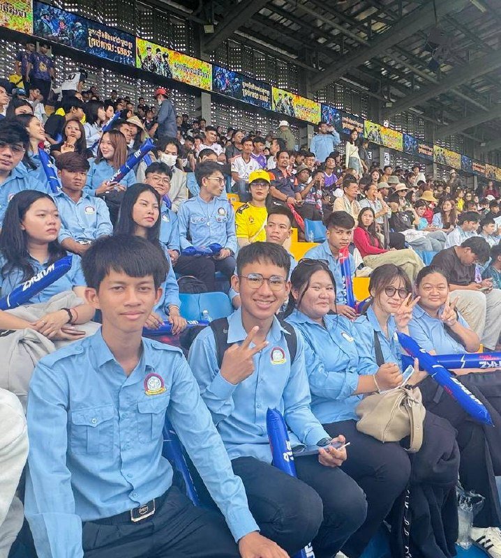 皇家金边大学第九届足球联赛在维萨卡体育场正式开幕,由柬埔寨青