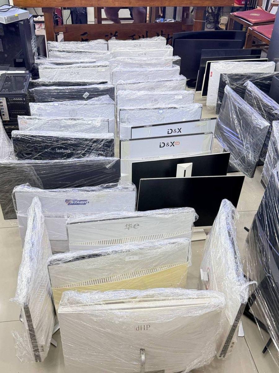 金边棉芷区突击查封涉诈窝点 缴获600余部手机