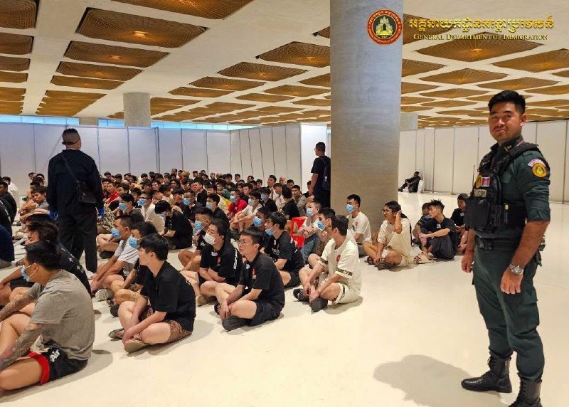 柬埔寨遣返164名涉诈中国籍人员 德崇国际机场包机离境